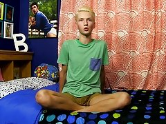 Twink wear bra and panties and gay dick slow explosive cum at Boy Crush!