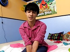 Chinese boy jerk his big cock and athletes male masturbation video at Boy Crush!